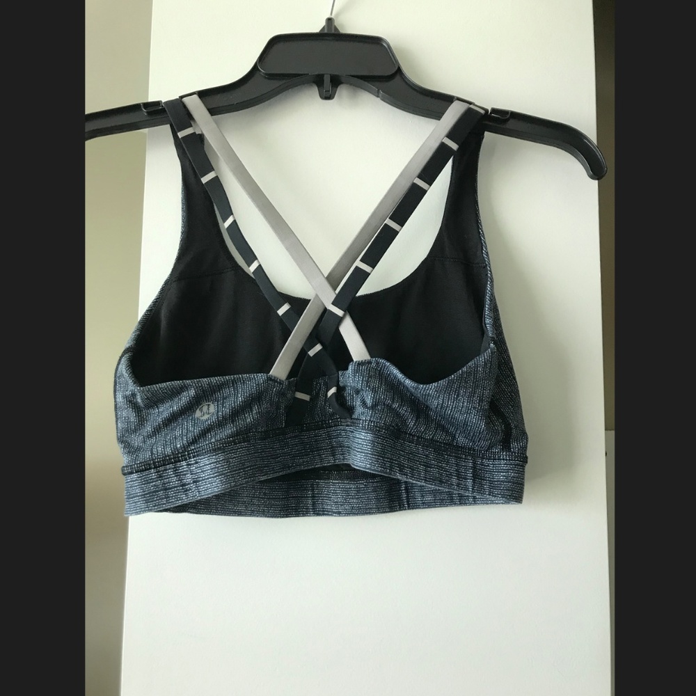 Lululemon sports bra (Size 8)